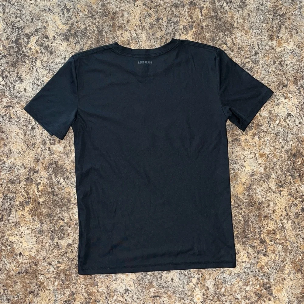 Adidas NWOT Aeroready Performance Short Sleeve Athletic Tee Boys Size Small (8)